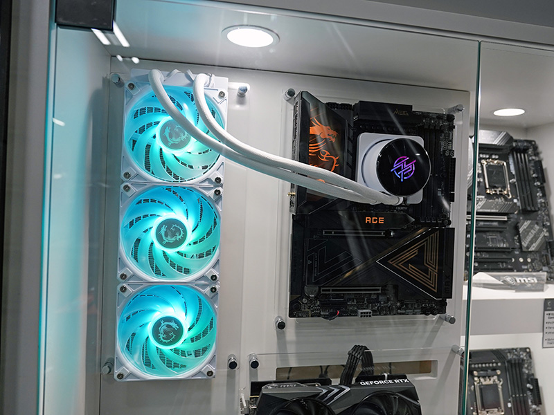 「MPG CORELIQUID P13 360 WHITE」