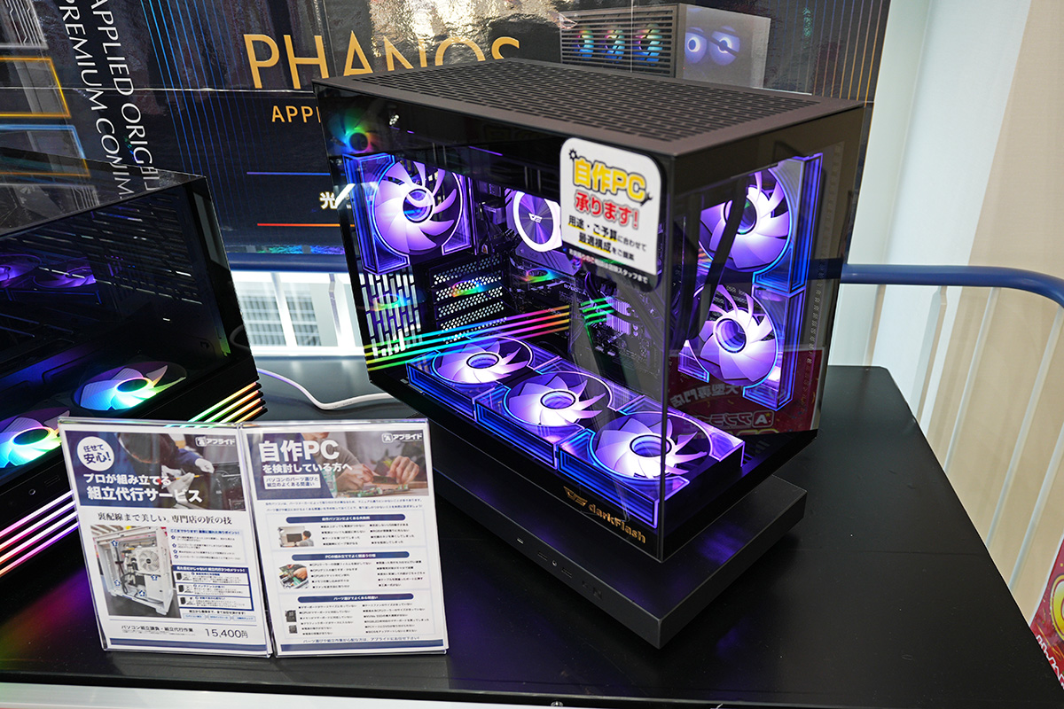 黒を基調としたゲーミングPC