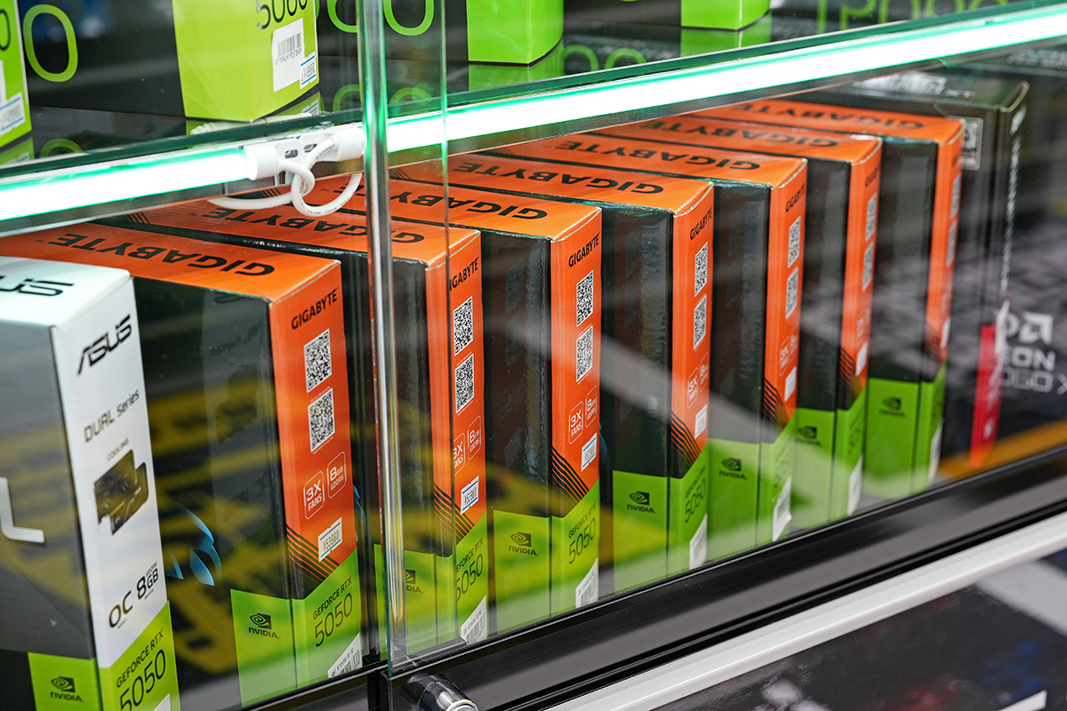 GIGABYTE製のビデオカードもずらっと並んでいた、今後取り扱いモデルを増やしていけたらとのこと