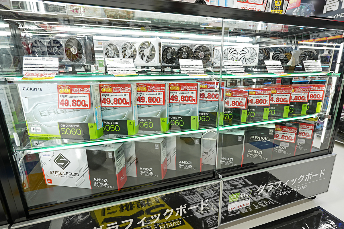ビデオカードも多数の在庫が用意されていた