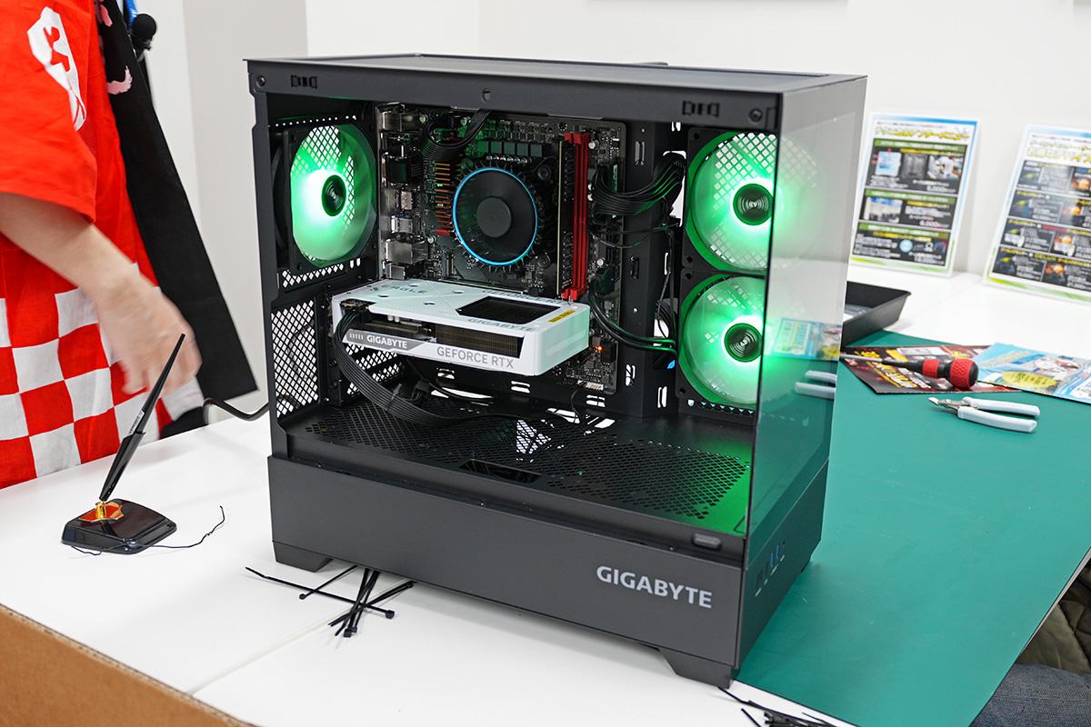 組み上がった後はスタッフが立ち会いエラーがないかテスト