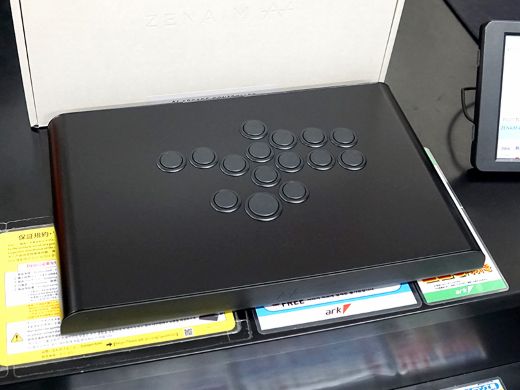 ラピトリ対応の超短ストロークスイッチ搭載レバーレスアケコン「ZENAIM