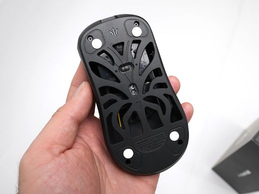 マグネシウム合金製の軽量ワイヤレスゲーミングマウス「鎂影-Meiying
