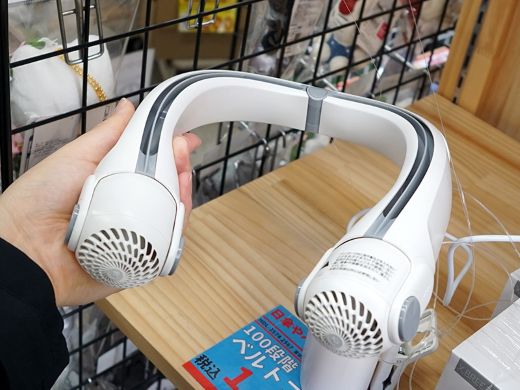 風向き調整対応のネッククーラーファン「ツインクールファン」が入荷