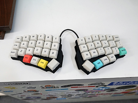 好みのレイアウトが選択できるキーボード自作キット「KOCHOU