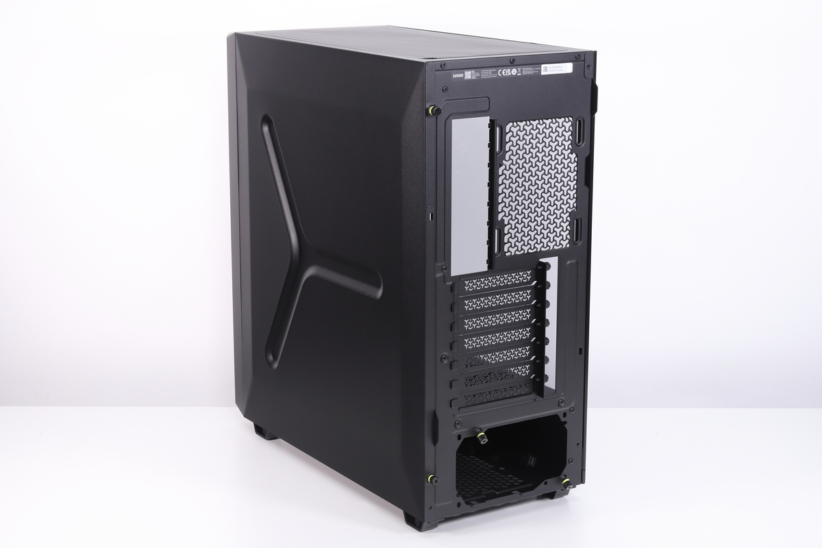 背面側の手回しネジは本体フレームやパネルから外れない構造になっている