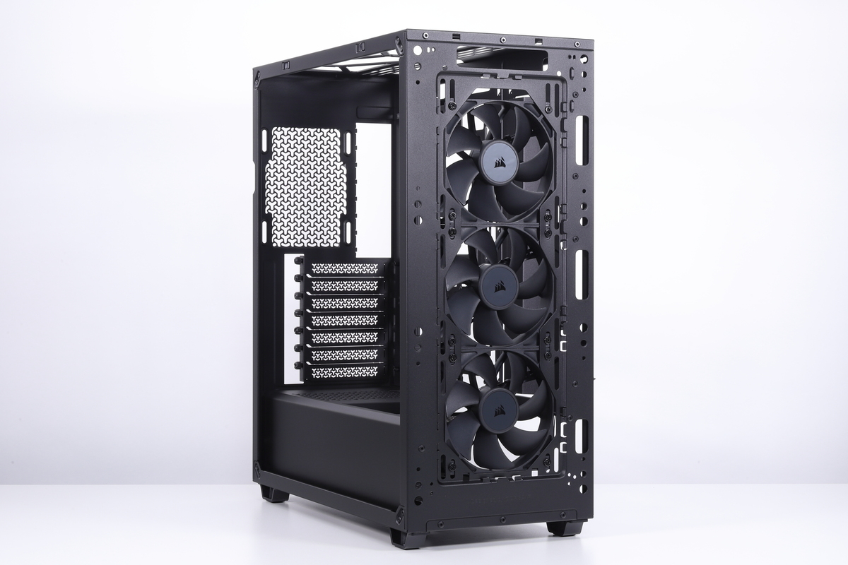 両サイドと前面のパネルを外した3200D RS