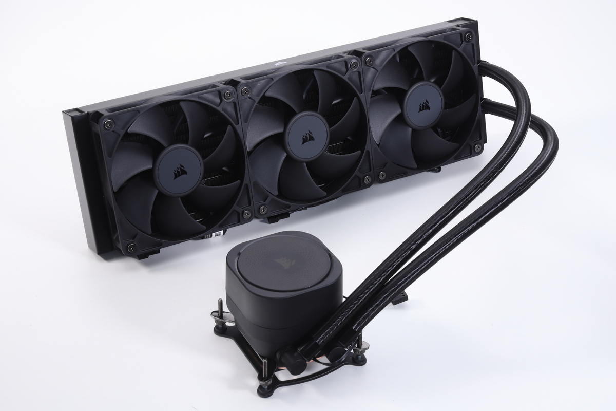 CORSAIR NAUTILUS 360 RS。搭載している3基の120mmファンは「RS120」