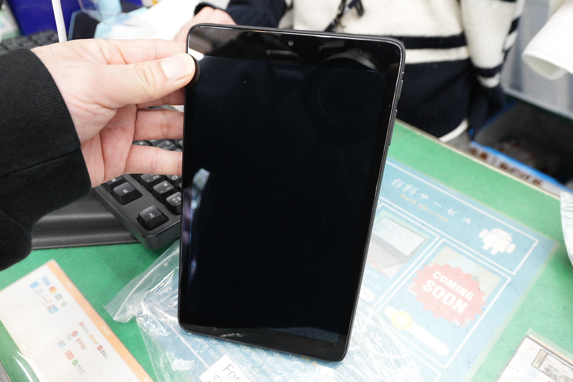写真は「LUCA Tablet TE083M3N1-B」