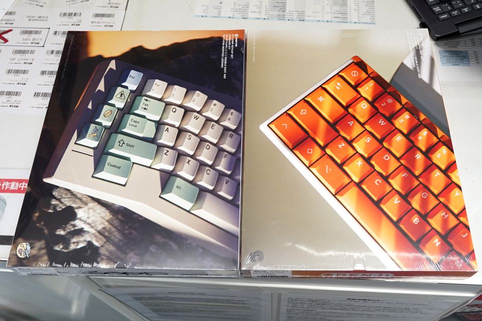 アウトドアファッションモチーフや鮮やかなオレンジカラーのGMK製キー
