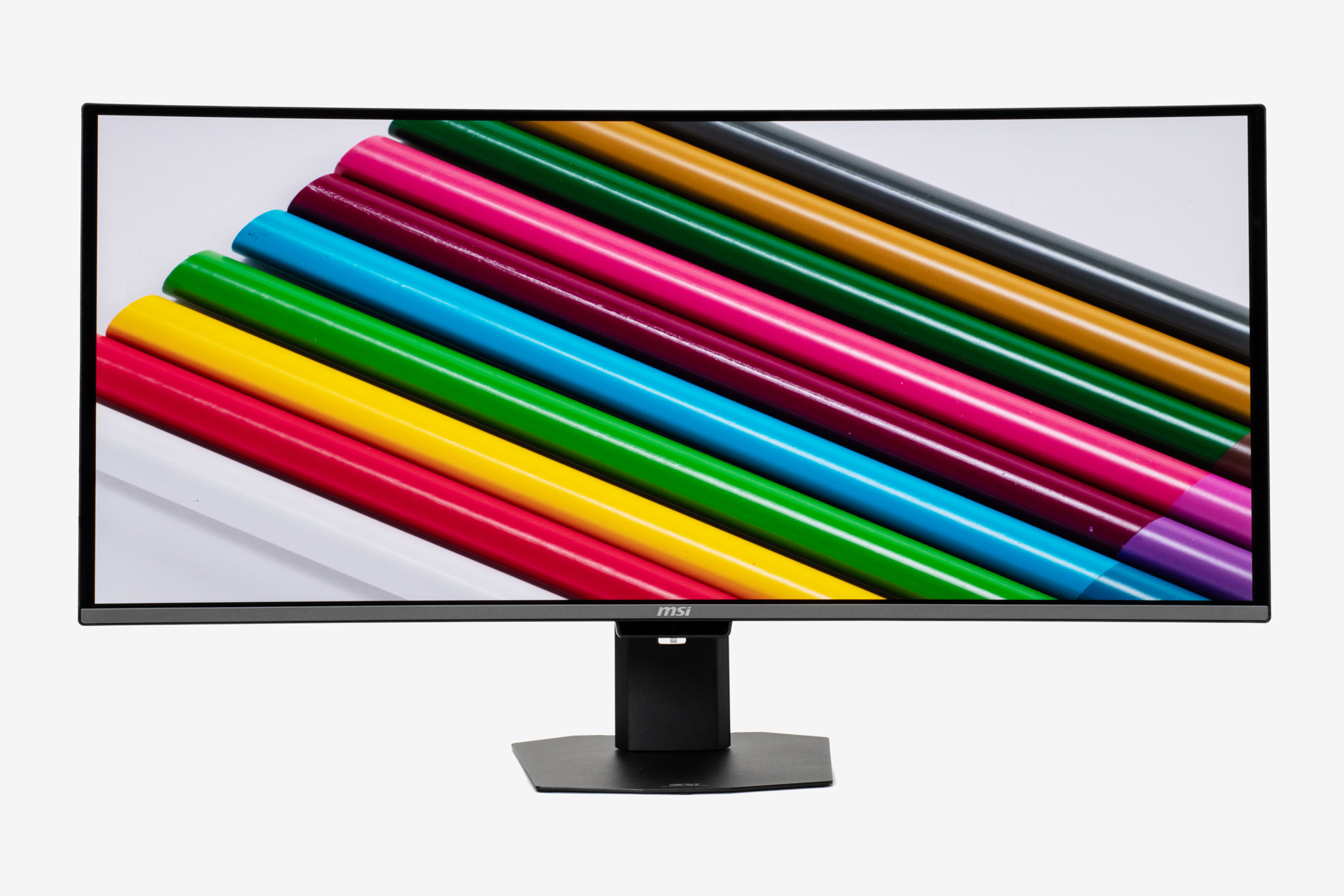 最新世代のQD-OLEDパネルによる色の高い表現力と明暗が楽しめる