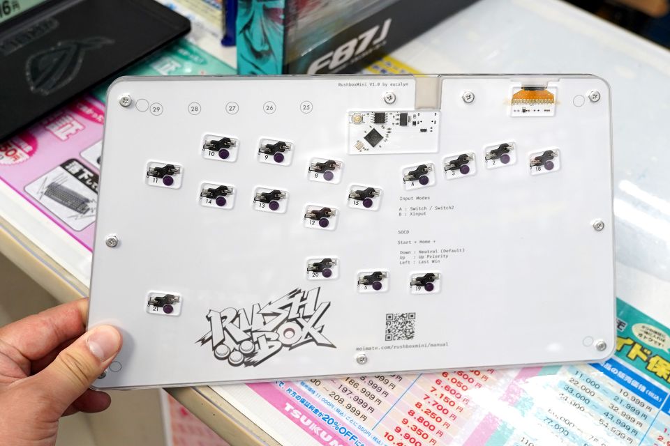 初めてでも自然に操作できる”レバーレスアケコン「Rushbox Mini」が