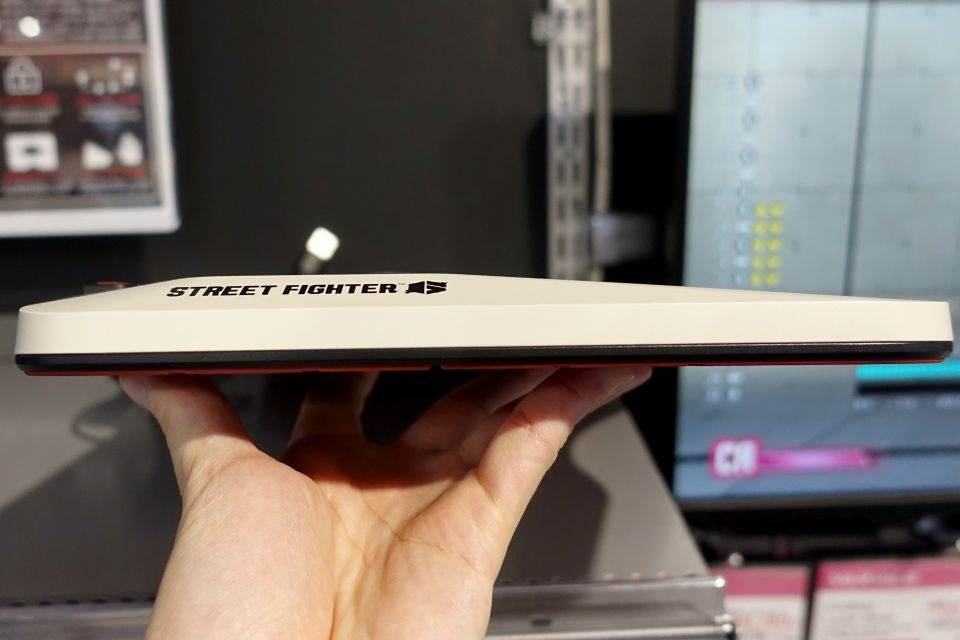 18ボタン搭載のレバーレスアケコン「HJK HITPAD」に“豪鬼EDITION”が