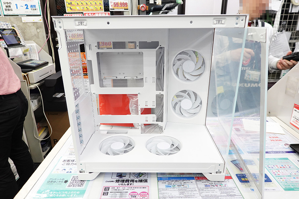 デュアルチャンバー構造採用のピラーレスケース「Pop 2 Vision」が