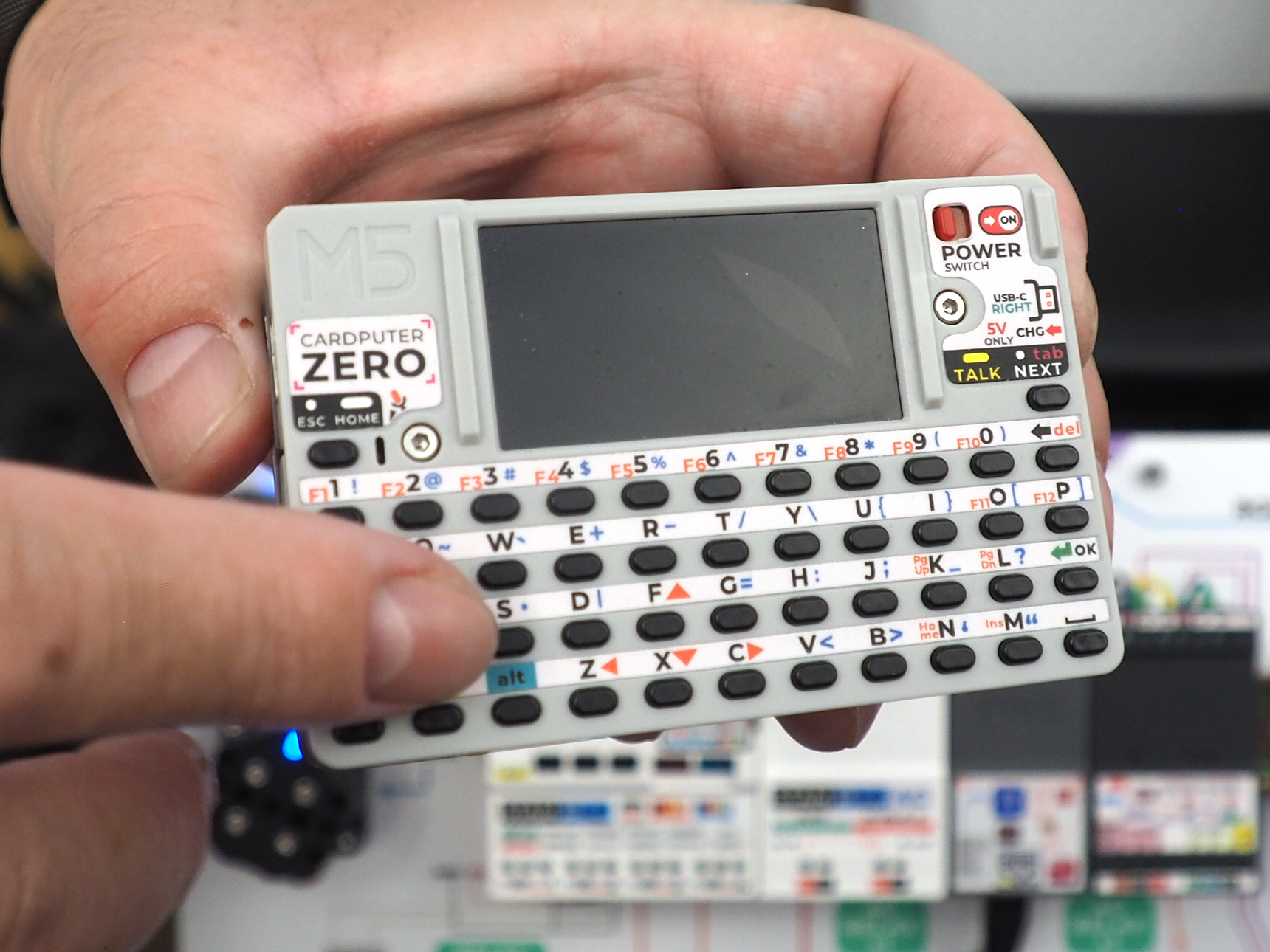 未発売の「CARDPUTER ZERO」。CARDPUTERの液晶を大型化したものだ