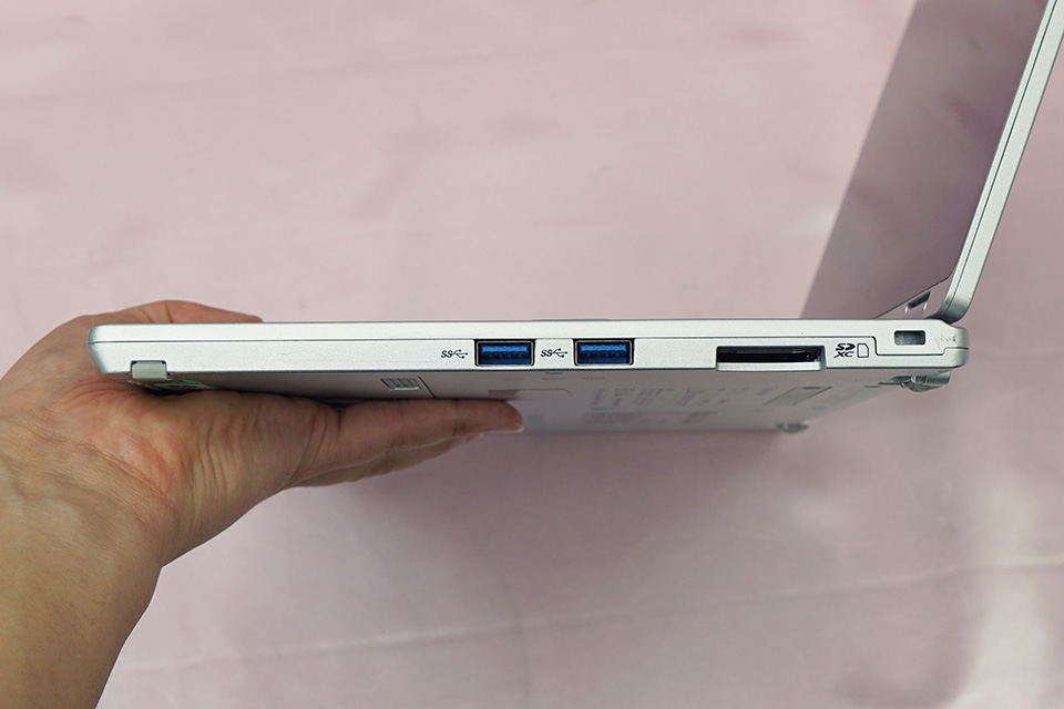 タブレットスタイルもOKな12型「Let's note」が69,800円！高解像度液晶