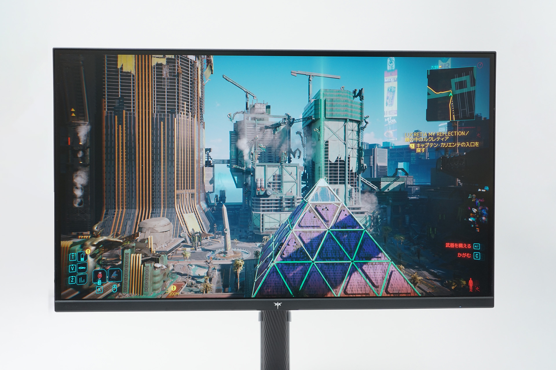 27型のFAST IPSパネルを採用。OLEDのような締まった黒ではないが、十分に鮮やかだ。オープンワールドゲームを4Kの高精細でプレイできる<br>Cyberpunk 2077: (C) 2026 CD PROJEKT S.A. All rights reserved.