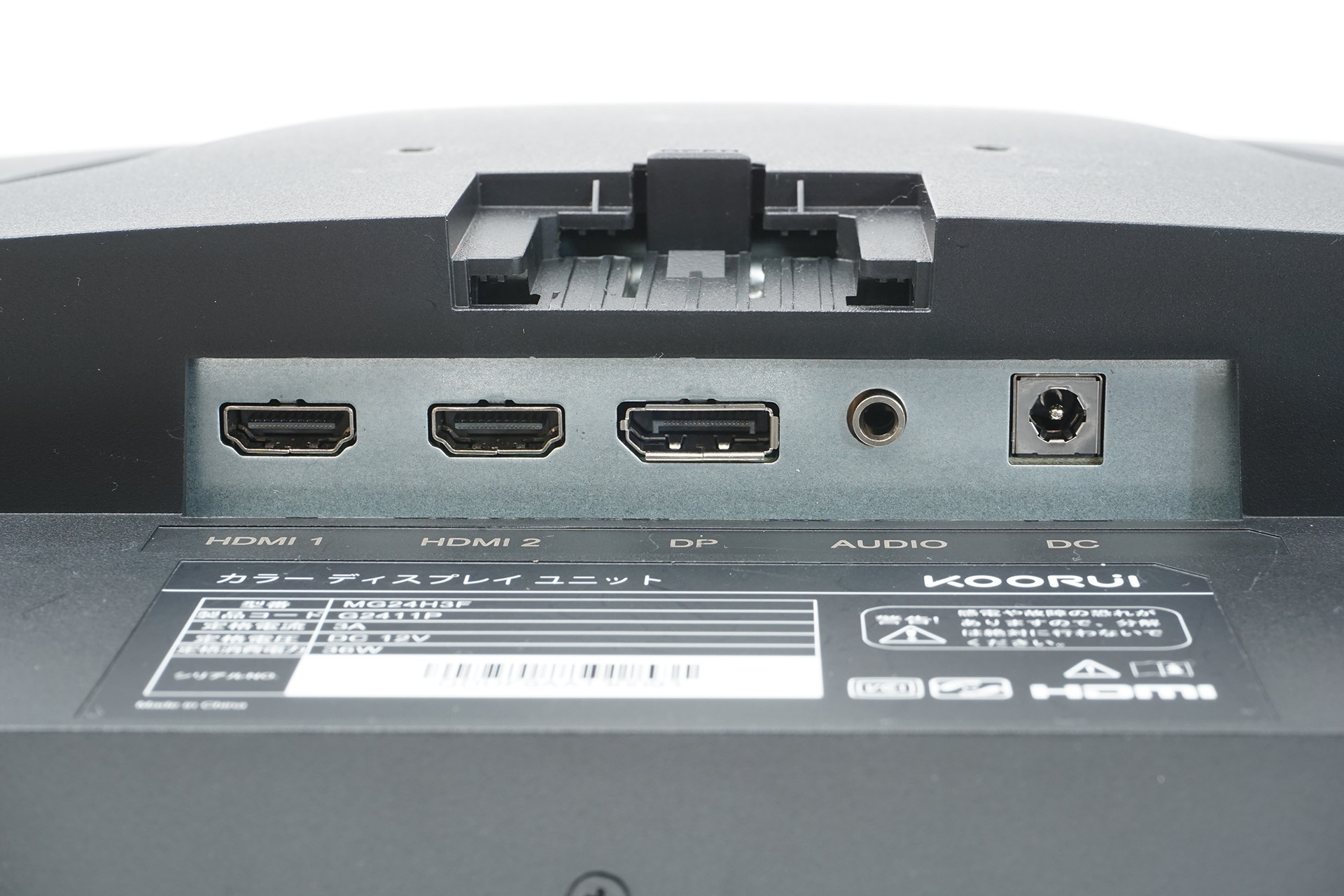 入力はHDMI 2.0×2、DisplayPort 1.4×1の3系統