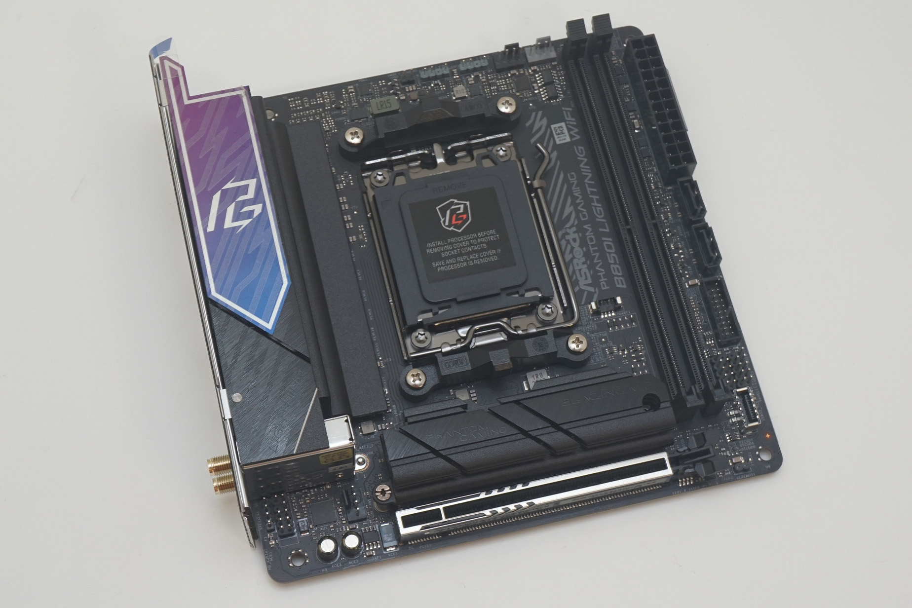 チップセットにAMD B850を採用するASRockのMini-ITX対応マザーボード「B850I Lightning WiFi」