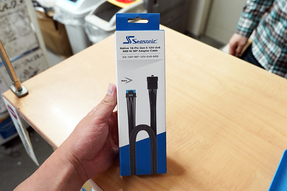 SeasonicのL字型コネクタ採用12V-2x6ケーブル「Seasonic Native 12V