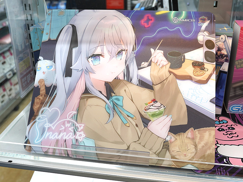 <a href="https://akiba-pc.watch.impress.co.jp/docs/news/news/2042312.html" class="deliver_inner_content i">Vアーティスト「カグラナナ」コラボのゲーミングマウスパッド</a>