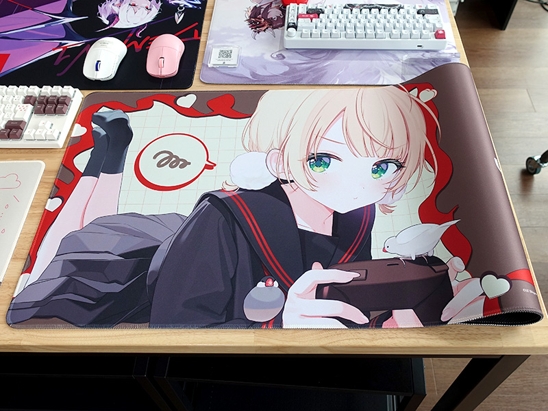 <a href="https://akiba-pc.watch.impress.co.jp/docs/news/news/2053603.html" class="deliver_inner_content i">「しぐれうい×ふもコレ」コラボのゲーミングマウスパッド</a>