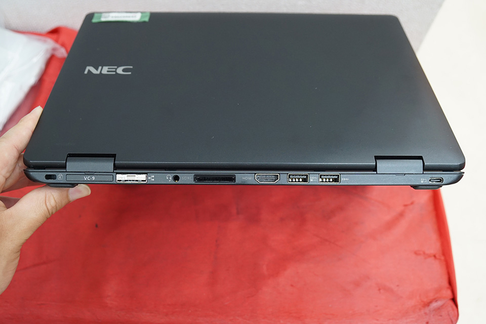 Core i5-1130G7搭載のNEC製12.5インチ軽量ノートPCが34,800円！中古PC