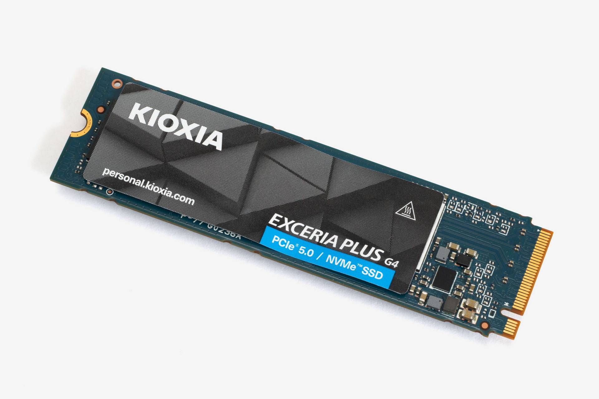 バランス型の「EXCERIA PLUS G4」