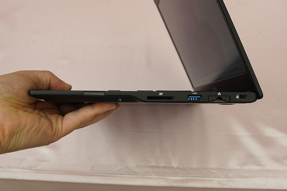 13.3型「LIFEBOOK U9310/E」の中古品が29,800円！第10世代Core i5+