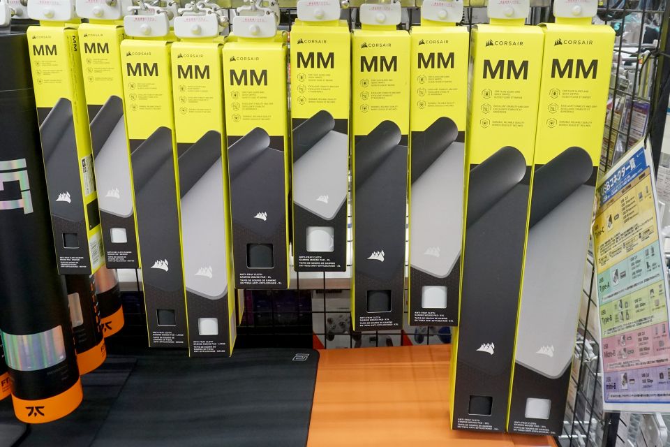 断捨離マウスパッドスーパーまとめ売り21枚 CORSAIRの「MM アンチフレイ クロスゲーミングマウスパッド」が登場