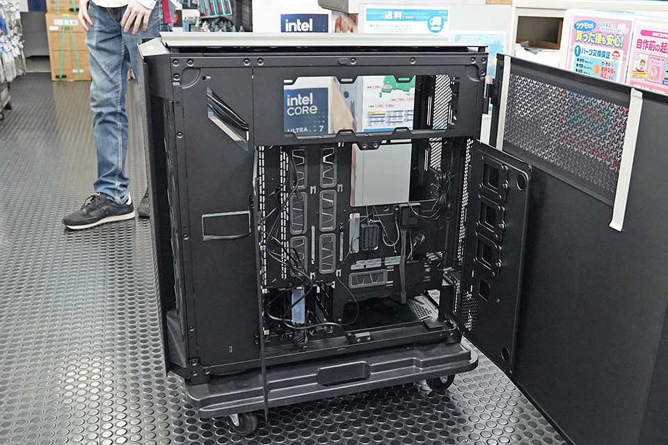 CORSAIRの超巨大PCケース「iCUE LINK 9000D RGB AIRFLOW」がTSUKUMOで