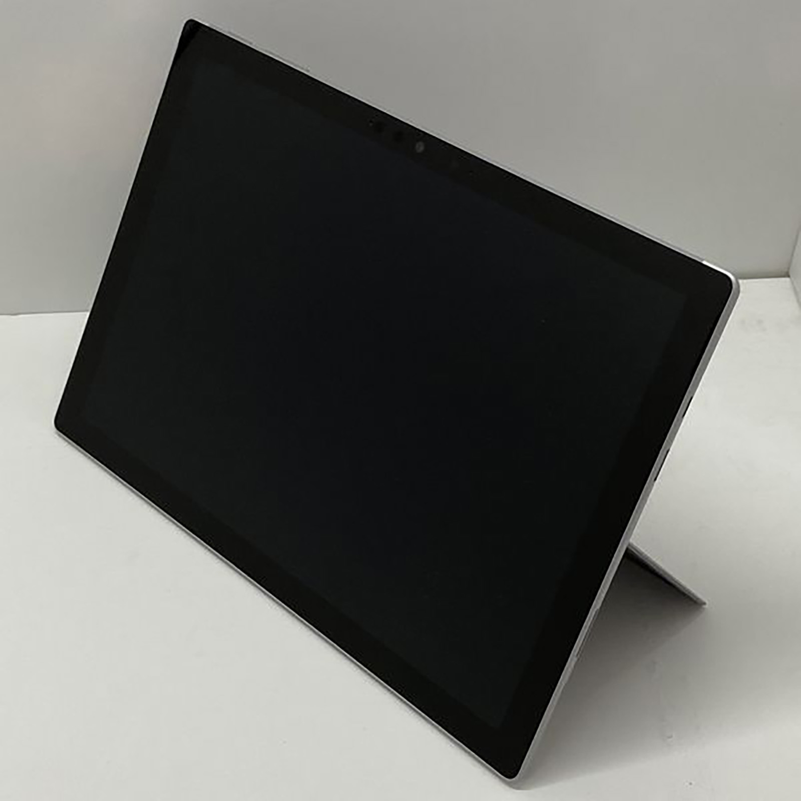 パソコン工房の通販サイトで「Surface Pro 7」の中古品が販売中