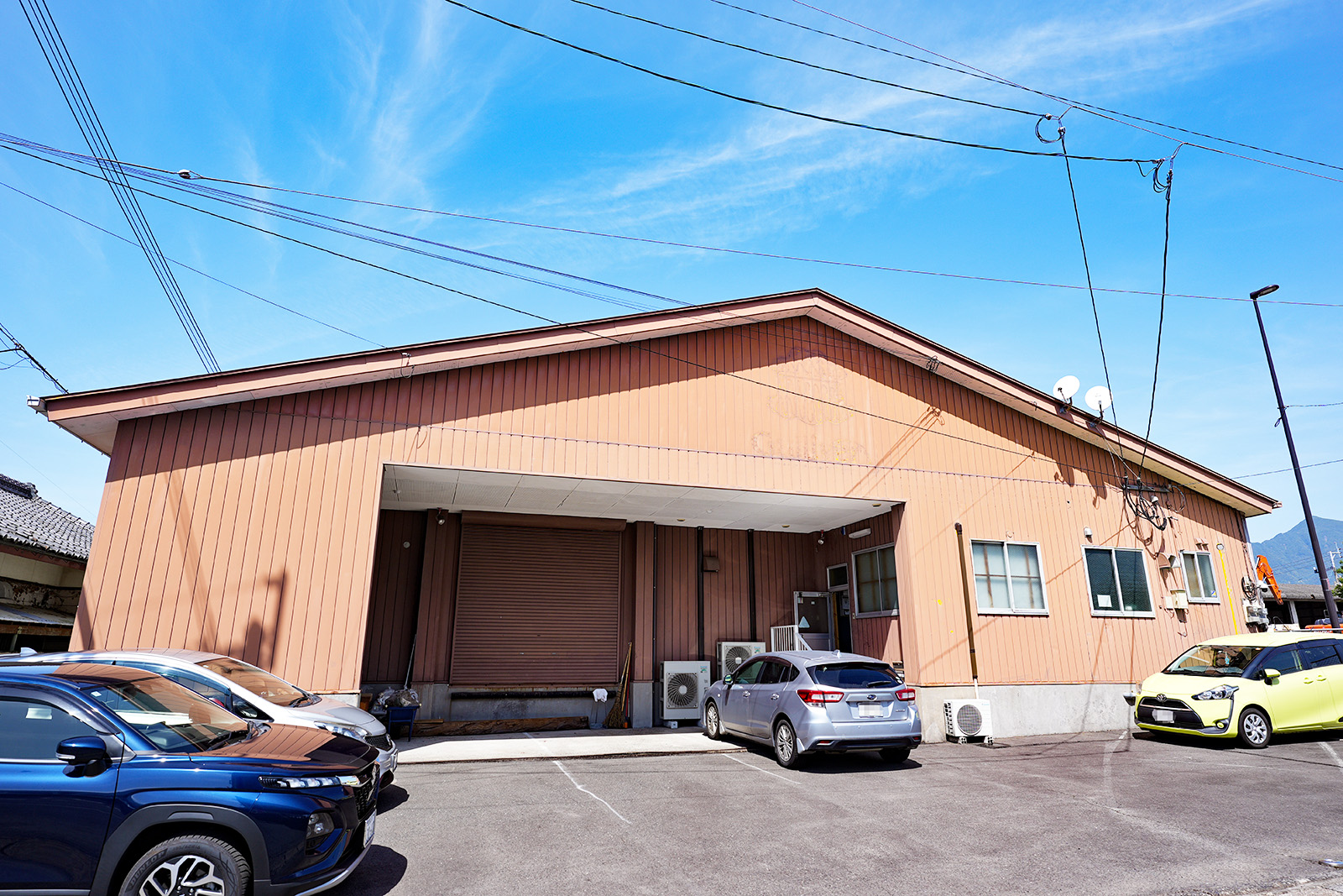 街道沿いにある第二工場