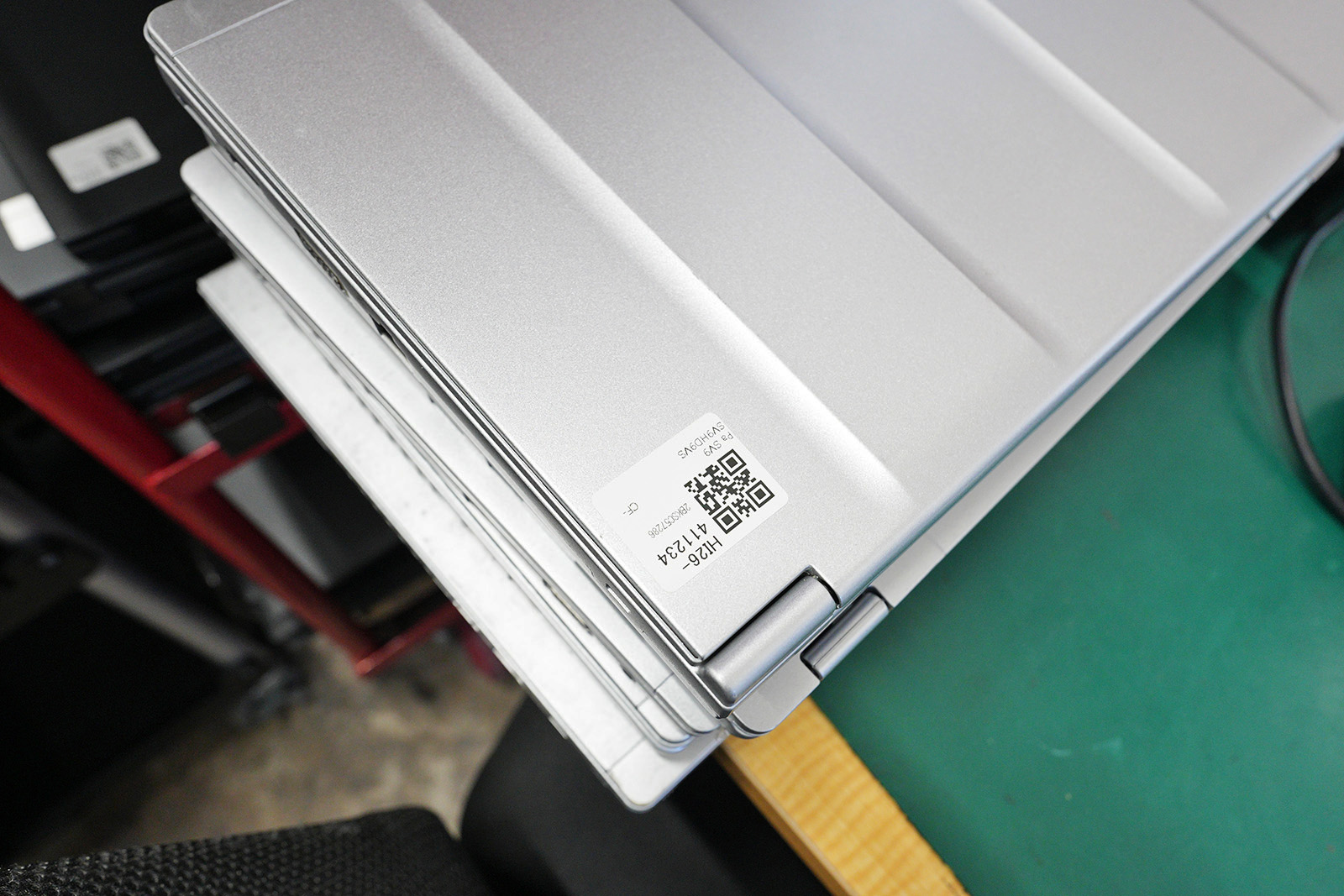 登録された中古品には管理用のQRコードが貼られ、作業工程などもここから確認できるようになっている