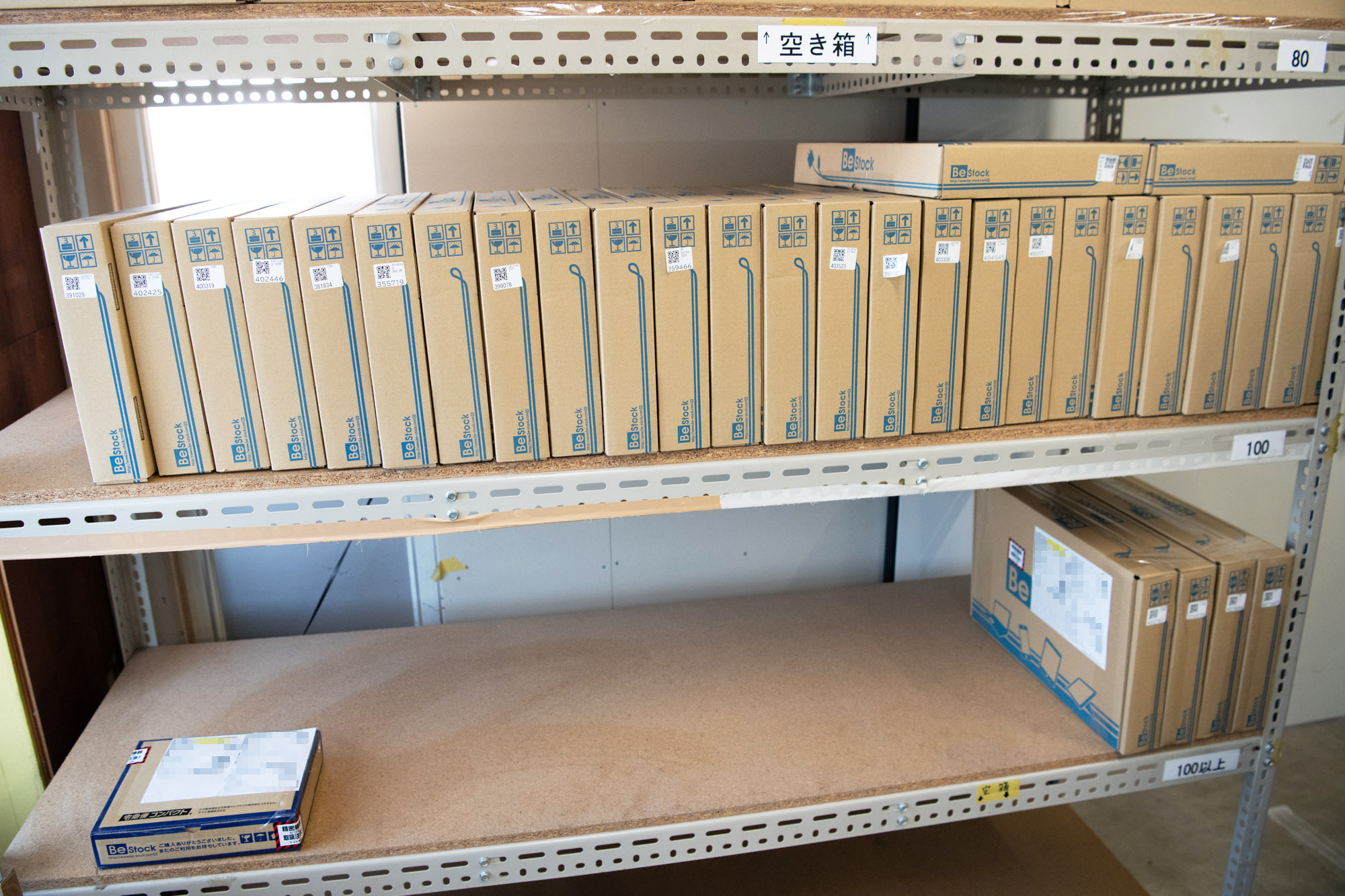 運送業者が回収次第ユーザーの手元に届けられる、この日も多くの製品が出荷されていた