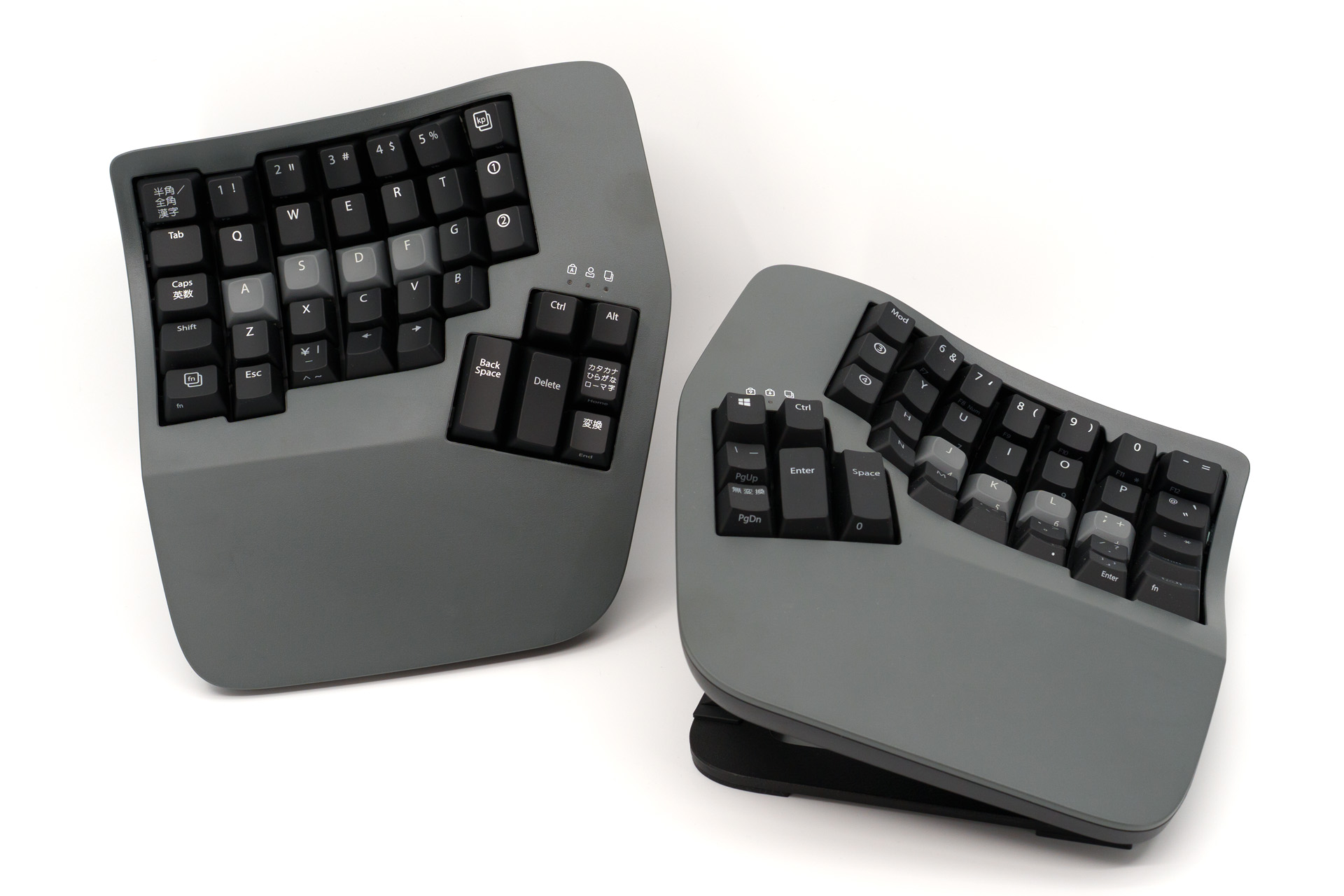 広いパームレストとお椀型の立体的なキー配置が特徴的な「Kinesis Advantage360」