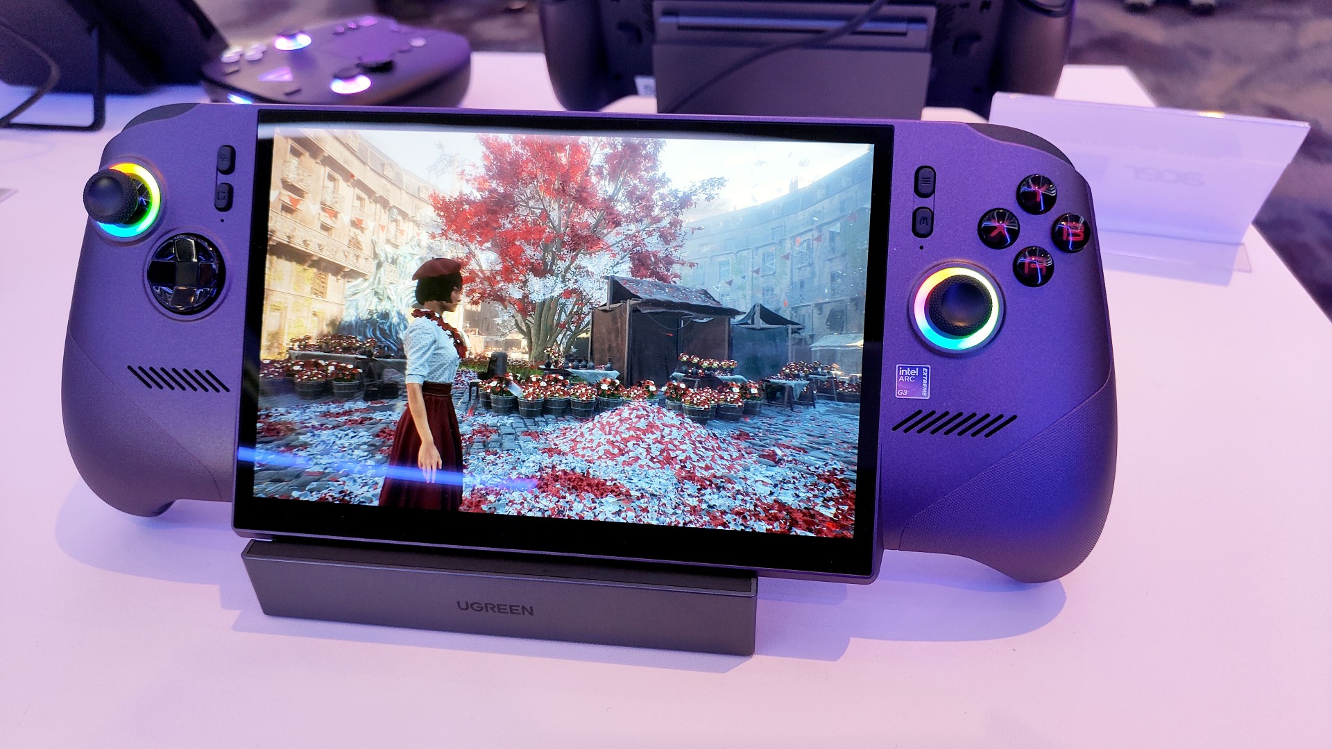 MSIの「Claw 8 EX AI+」。8型サイズで1,920×1,200ドット、リフレッシュレートは120Hz