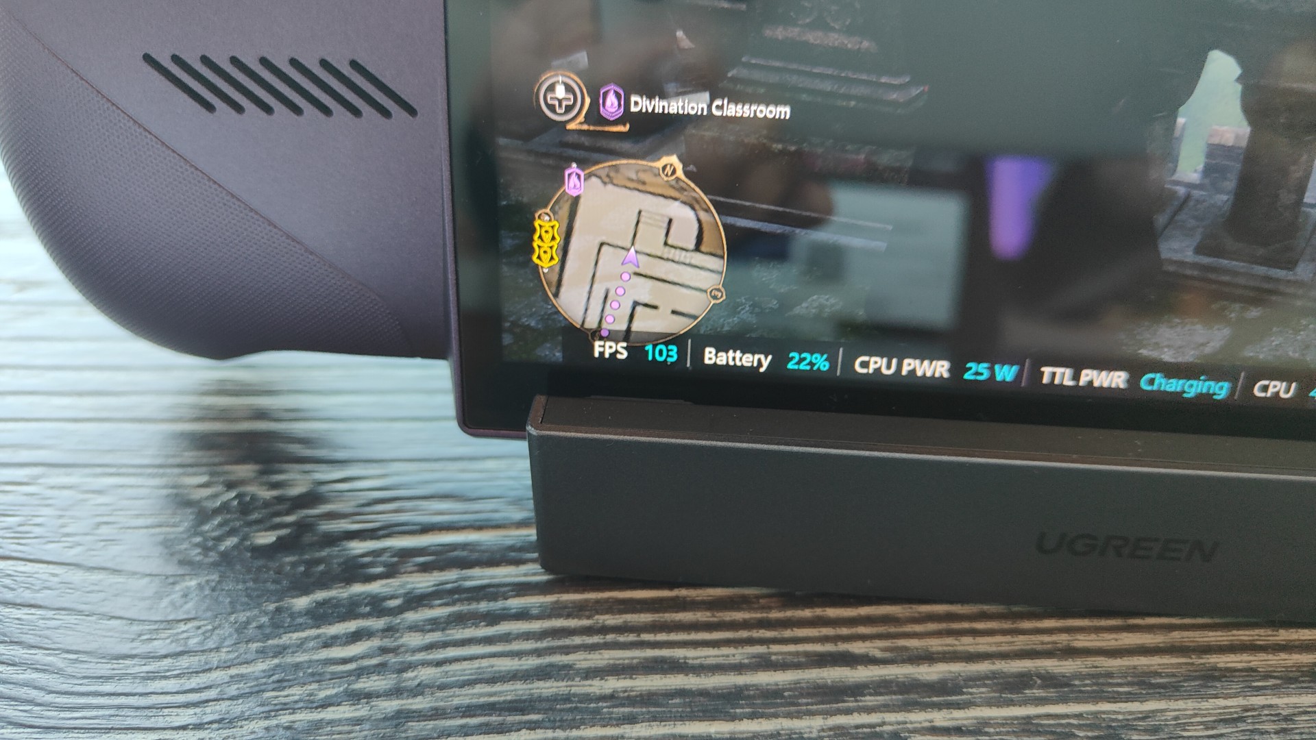 Claw 8 EX AI+は画質のプリセットがMedium、解像度は1,920×1,200ドット、XeSS SRはBalanced、フレーム生成はXeSS FG x2という設定で103fps前後。なお、ROG Xbox Ally Xは画質プリセットMedium、解像度1,920×1,080ドット、FSR SR Balanced+FSR FG Onという設定だった