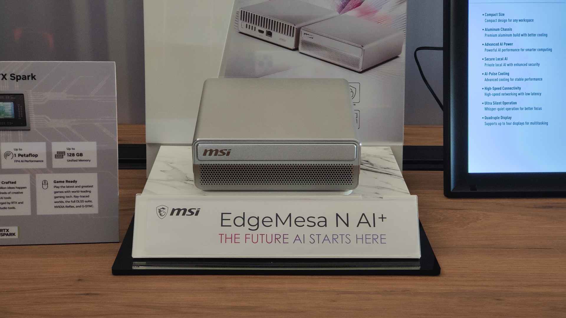 MSIでは小型PC「EdgeMesa N AI+」も展示されていた。オフィス、学校、病院、店舗などでのローカルAI利用を想定しているという