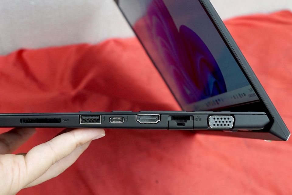 大容量メモリ16GB vaio ノートPC 10世代corei5 office 第10世代Core/16GBメモリ搭載の14インチVAIOノートが39,800円！中古PC