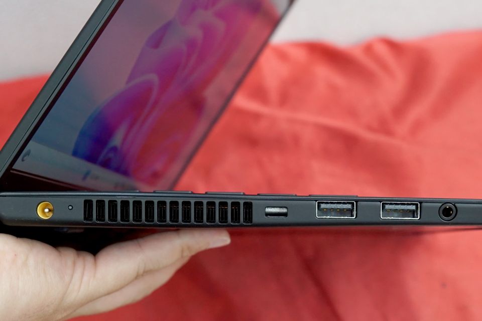 第10世代Core/16GBメモリ搭載の14インチVAIOノートが39,800円！中古PC