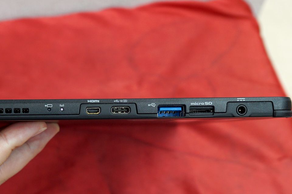 第8世代Core搭載の13.3インチWindowsタブレットが12,800円！中古PC