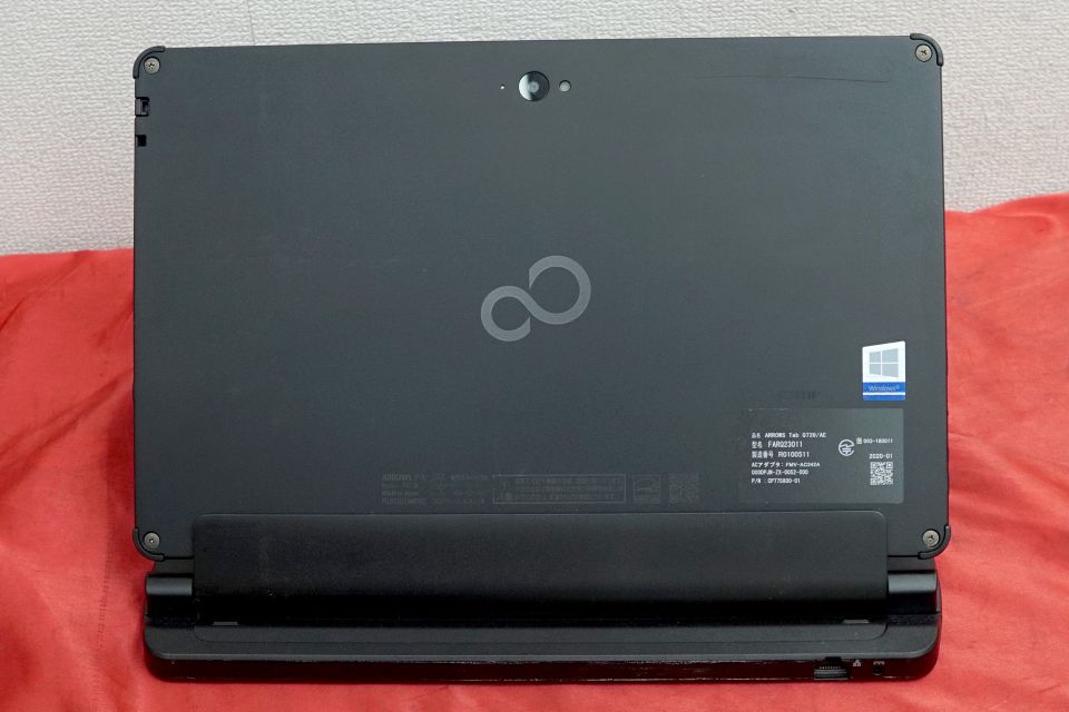 第8世代Core搭載の13.3インチWindowsタブレットが12,800円！中古PC