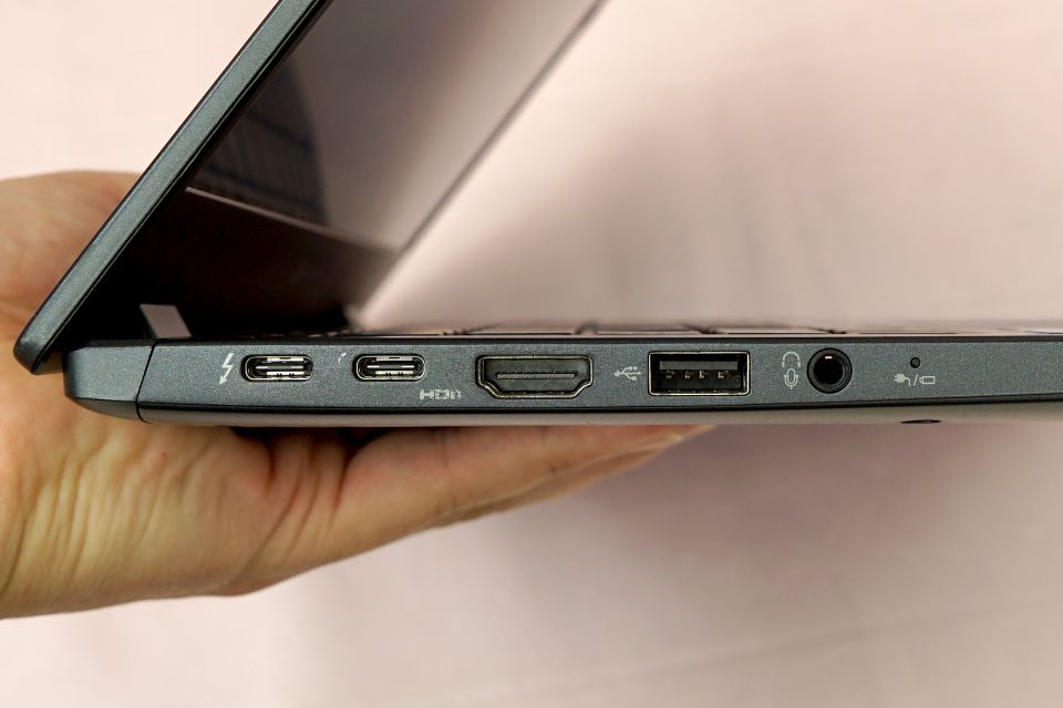 第11世代Core/16GBメモリ搭載の13.3インチノート「dynabook G83/HS」が