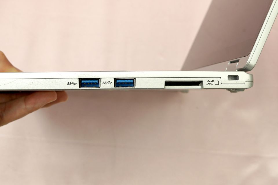 第11世代Core/16GBメモリ搭載の12インチ2in1レッツノートが67,800円