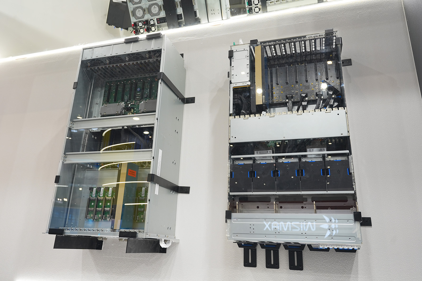 GeForce RTX PRO 6000などを搭載するGPUサーバー「ZRS-326SV2」や「ZRS-MGX-R1」も展示