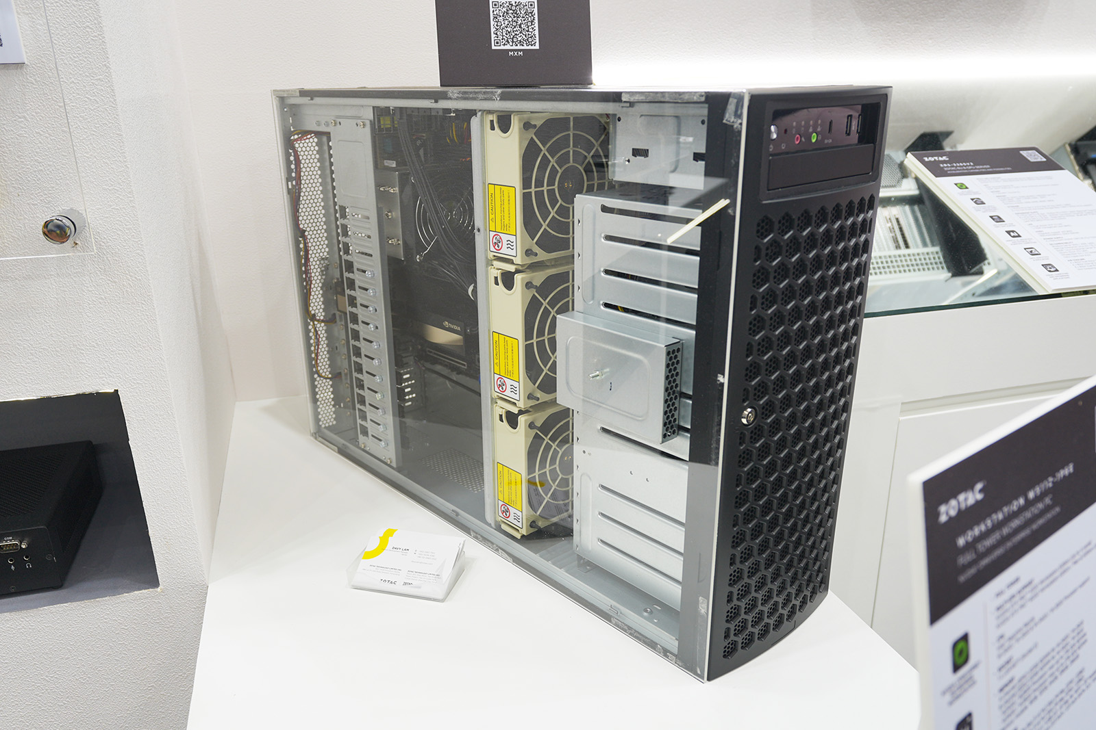 GeForce RTX PRO 6000/4500を搭載するワークステーション「W511Z-1P6E」も紹介されていた