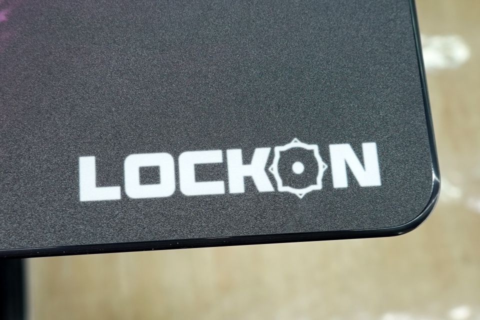 全世界限定1,000枚のガラスマウスパッド「Lock-On Odyssey」が入荷