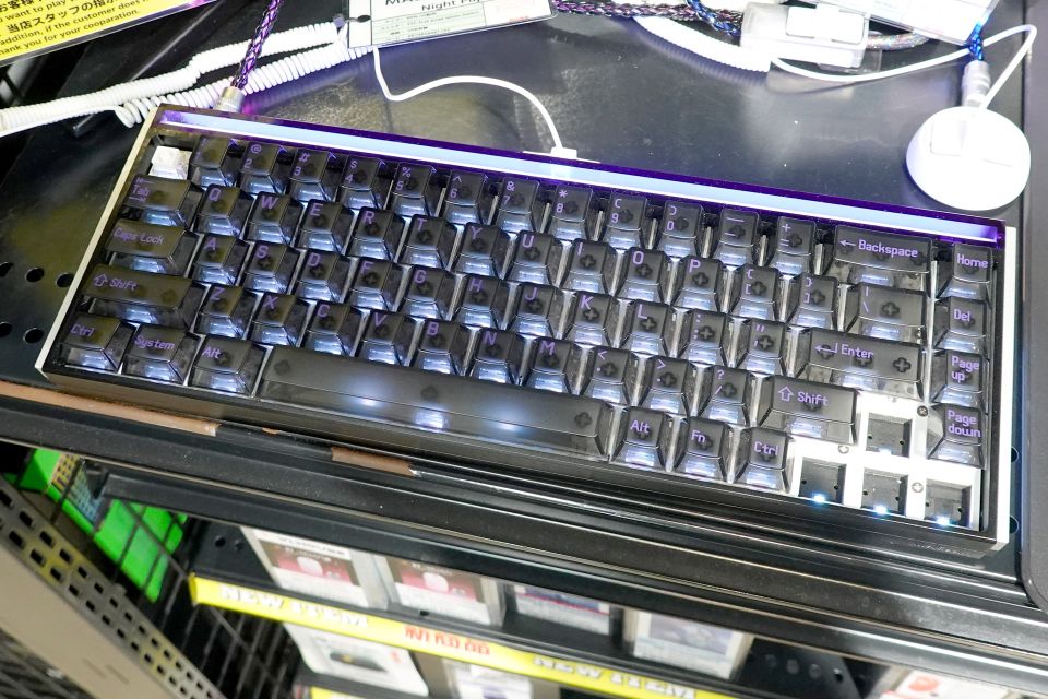 ka-ma　☆即購入OK☆ 専用 ゲームに合わせたライティングを楽しめるキーボード「MelGeek MADE68