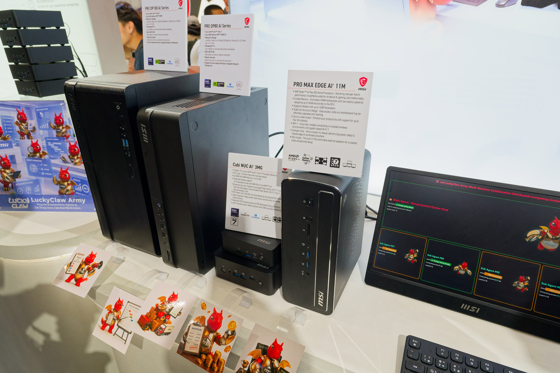 複数PCで動作しているAIエージェントをまとめて管理できるAIマルチエージェント「LuckyClaw Army」。右端の小型PC「PRO MAX EDGE Al+ 11M」が左にある複数のPCを制御している